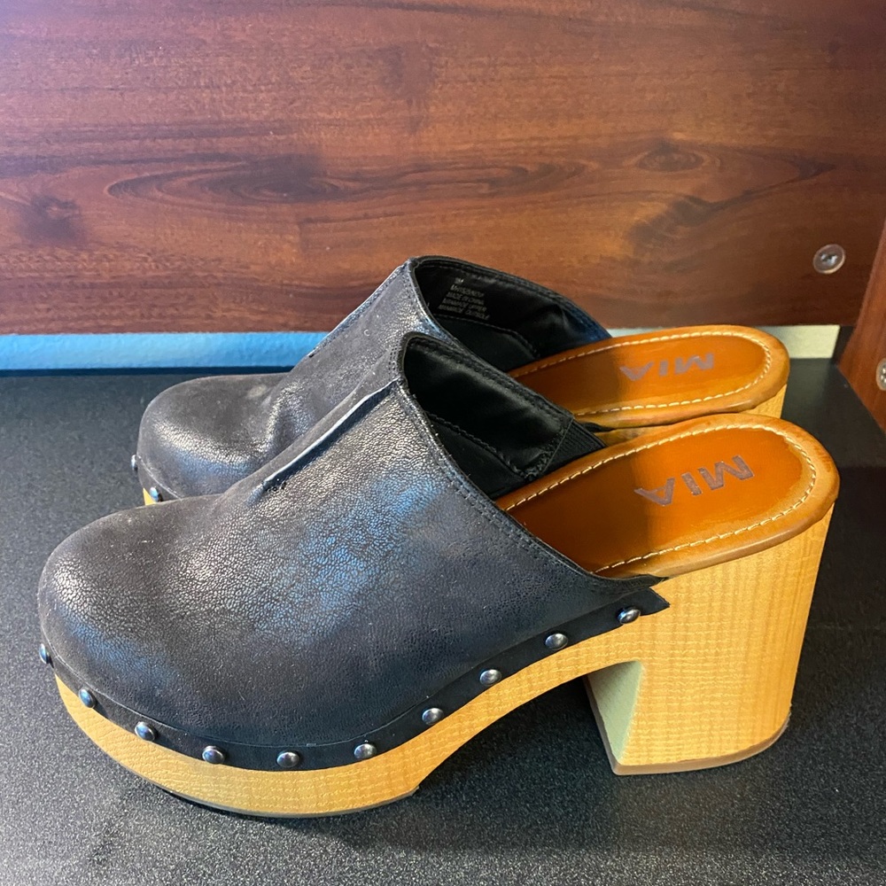 Clogs